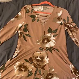 Long sleeve dress with cute floral details